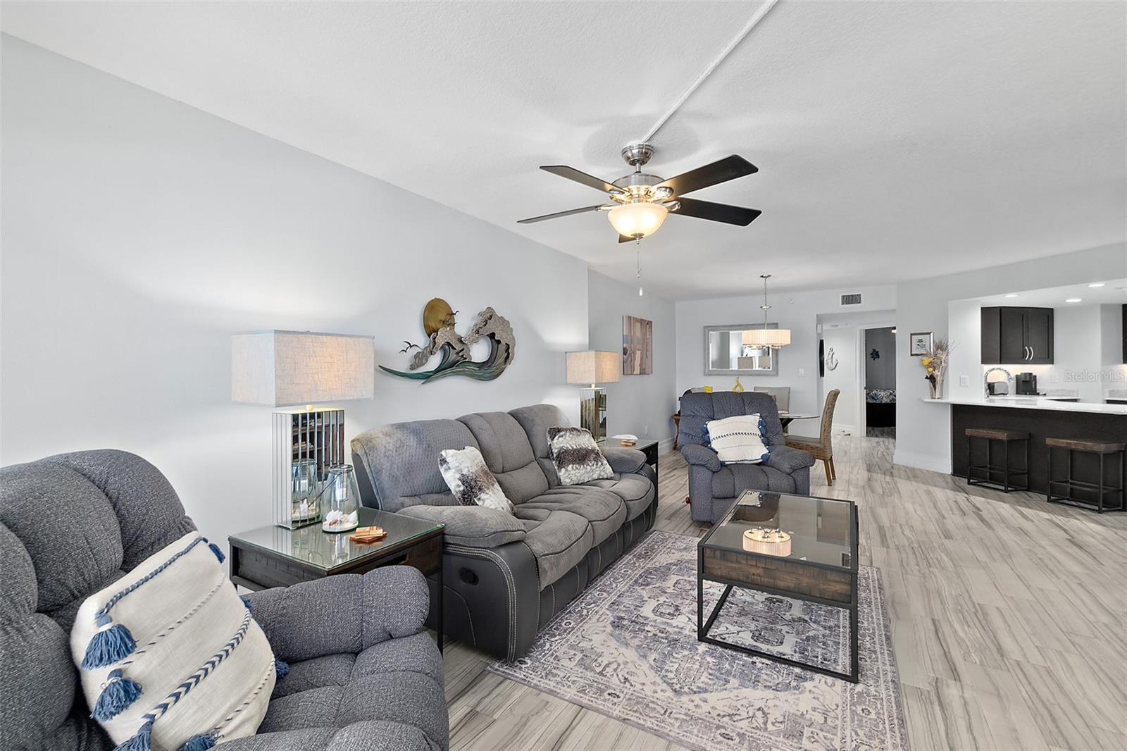 Image 5 of 33 For 5207 Atlantic Avenue 723