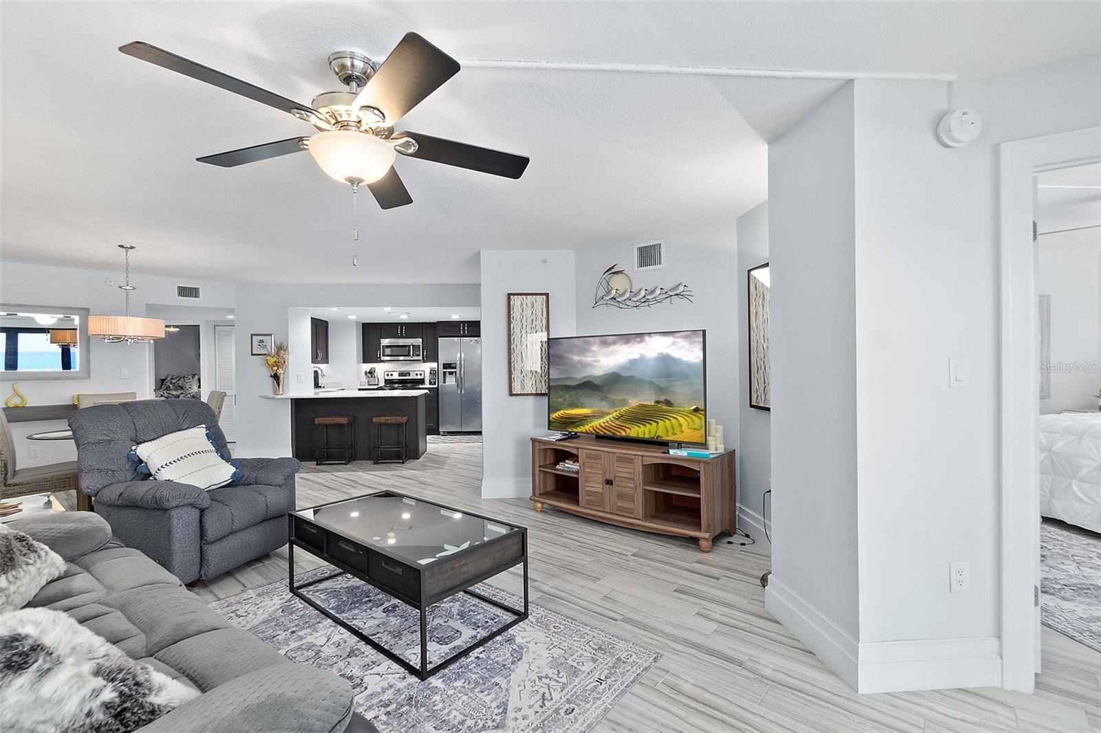 Image 6 of 33 For 5207 Atlantic Avenue 723
