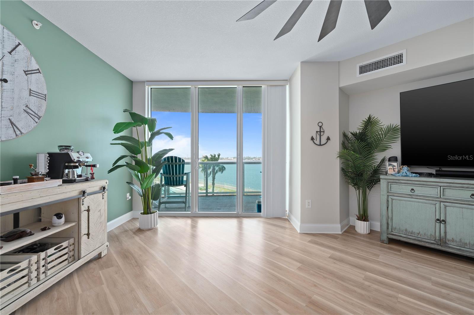 Image 4 of 45 For 241 Riverside Drive 304