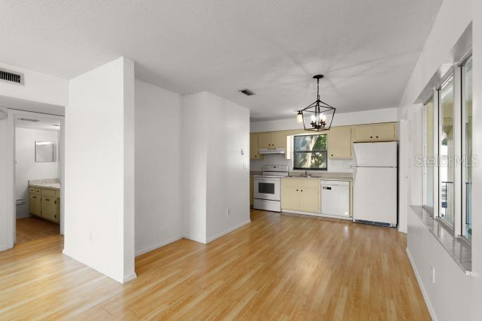 Image 11 of 29 For 4304 London Town Road C220