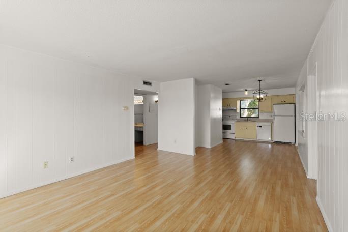 Image 9 of 29 For 4304 London Town Road C220