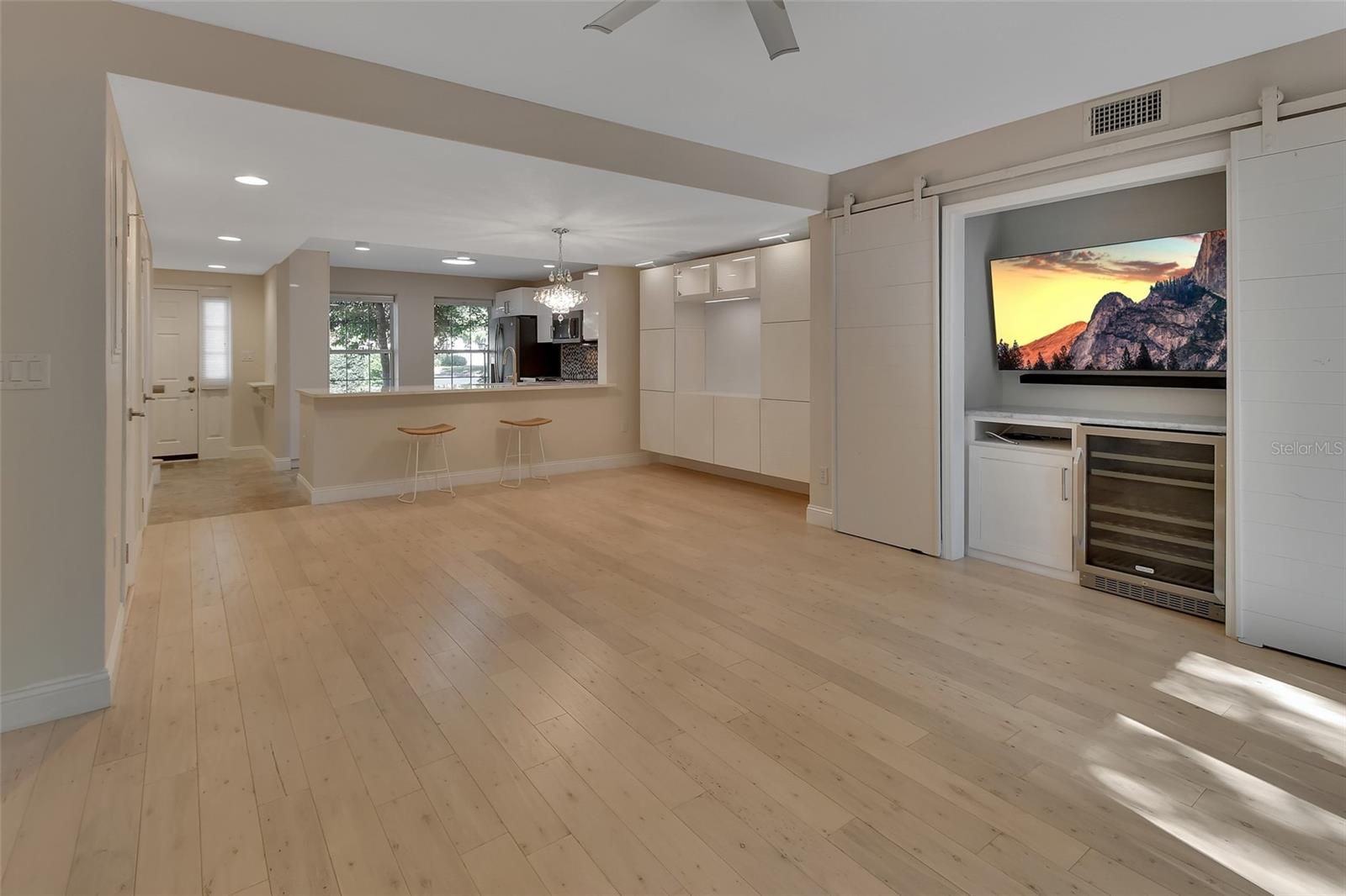 Image 4 of 37 For 117 Garfield Avenue 16