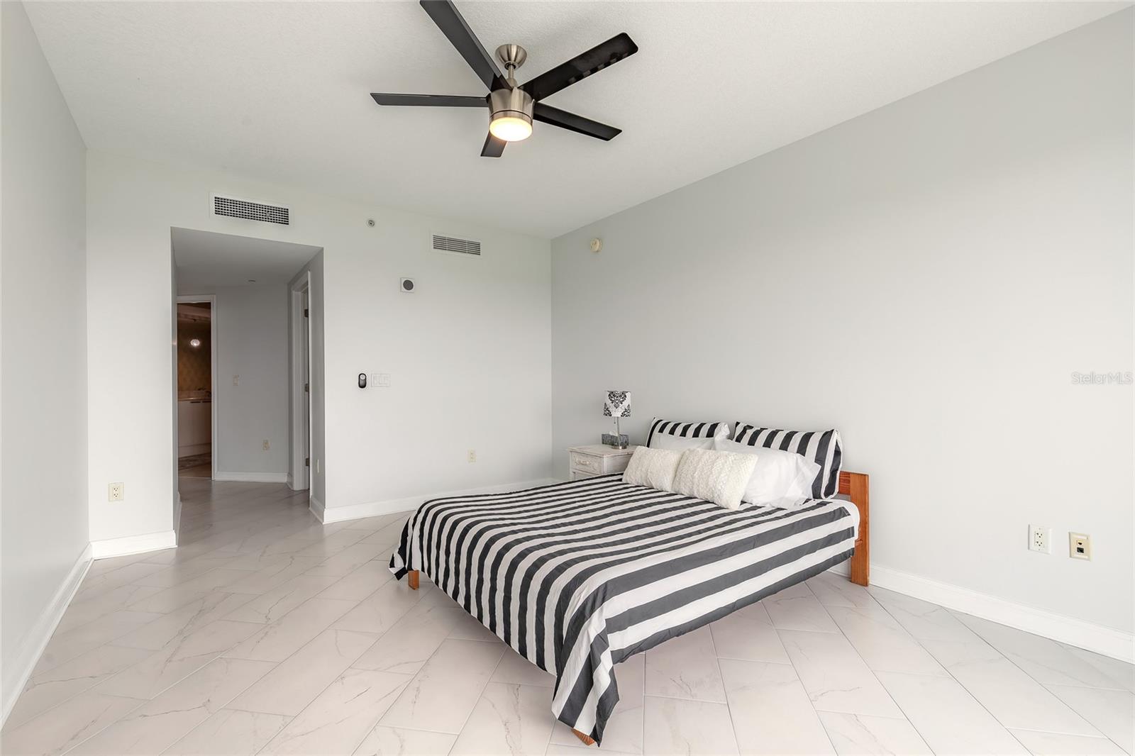 Image 14 of 56 For 241 Riverside Drive 2110
