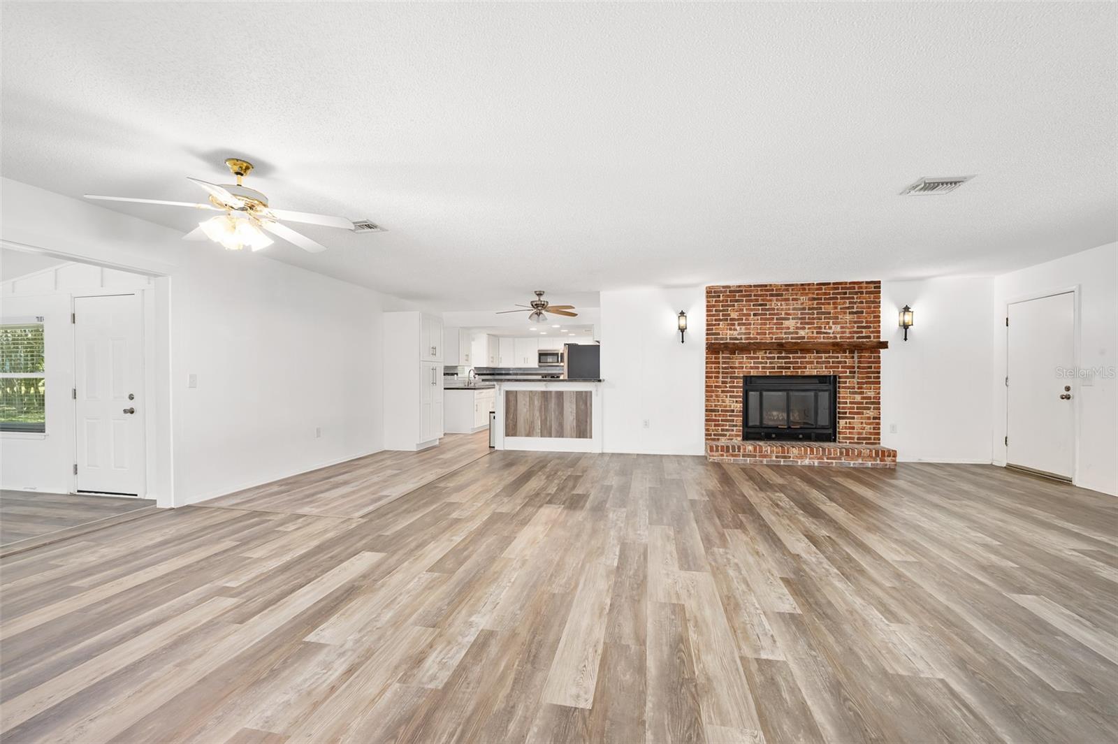 Image 4 of 26 For 1534 Center Street