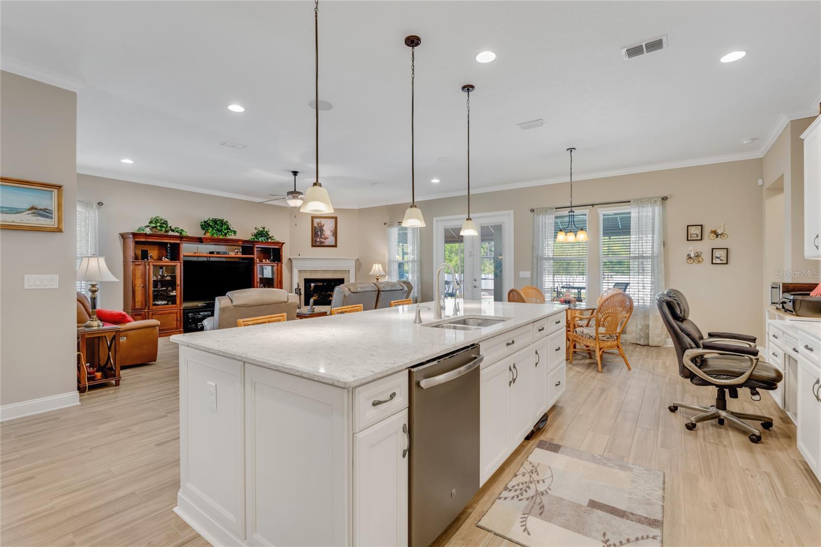 Image 10 of 43 For 214 Ashford Lakes Circle