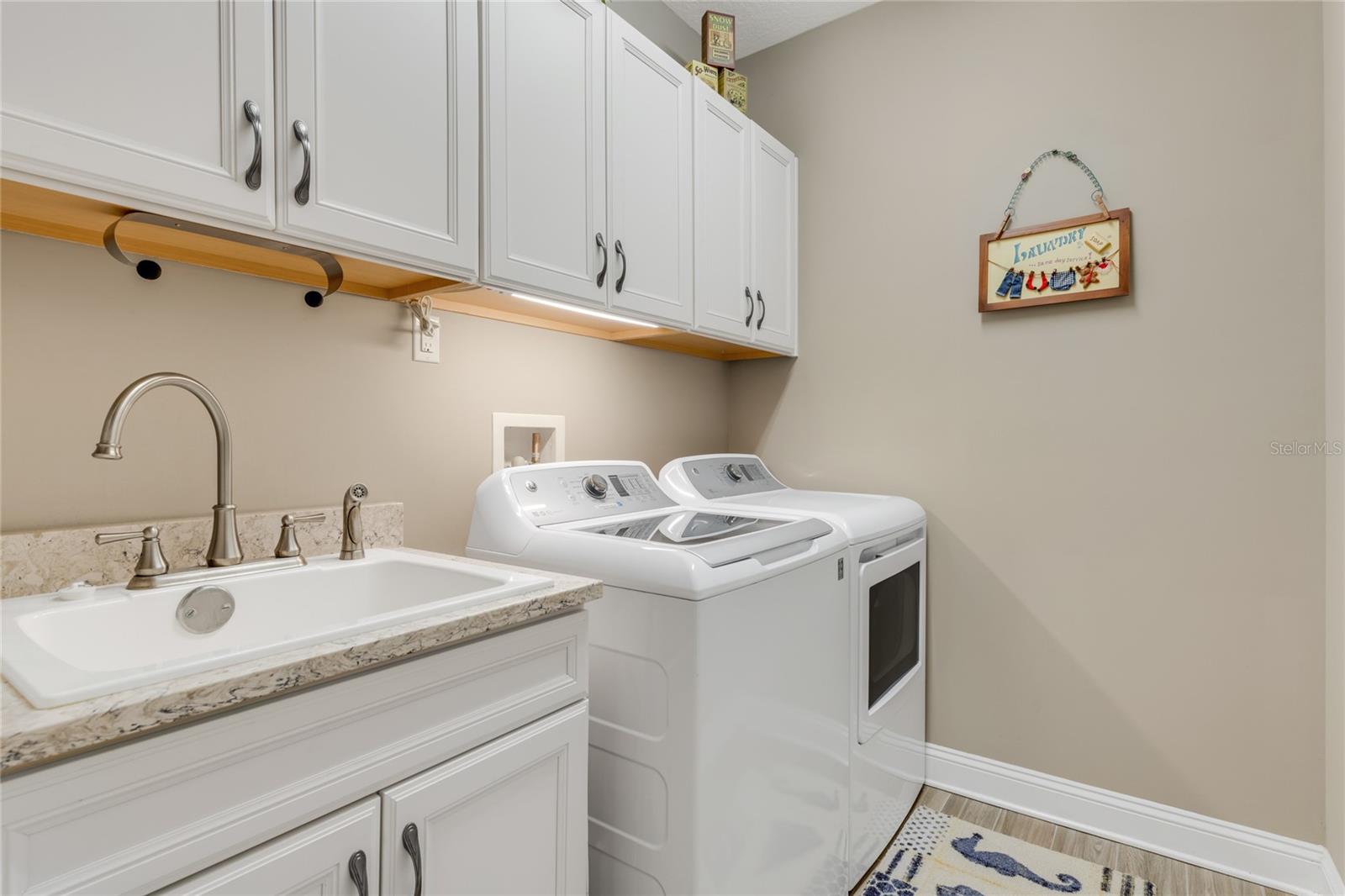 Image 17 of 43 For 214 Ashford Lakes Circle