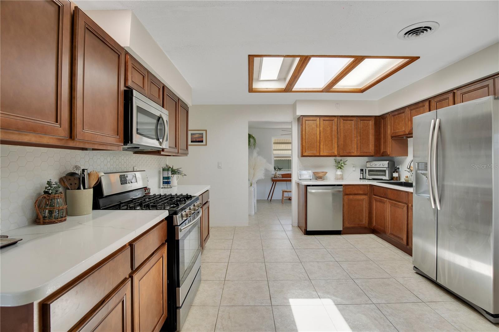 Image 12 of 45 For 2565 Peninsula Drive