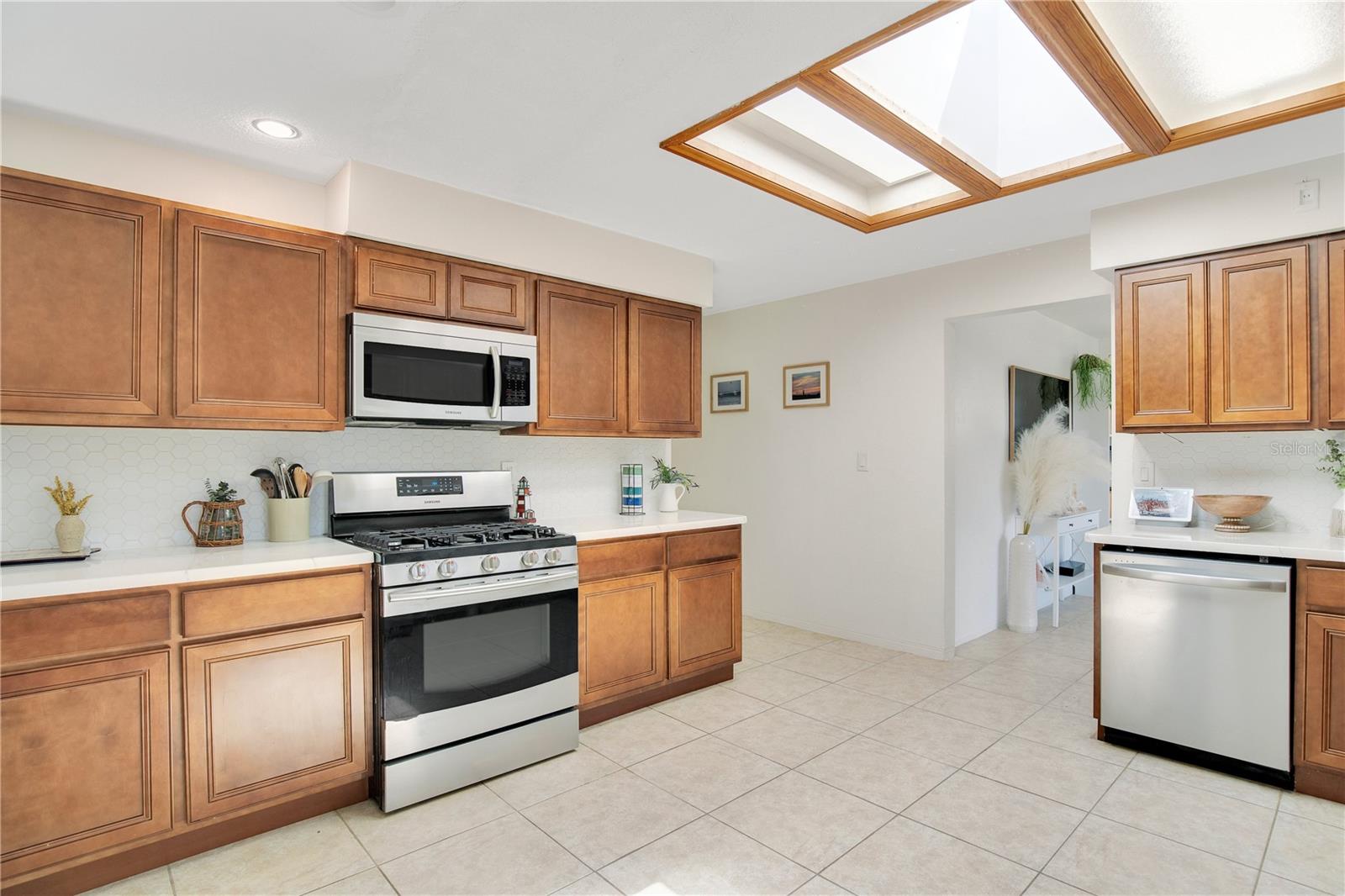 Image 13 of 45 For 2565 Peninsula Drive