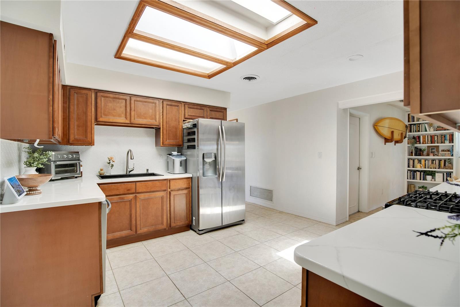 Image 16 of 45 For 2565 Peninsula Drive