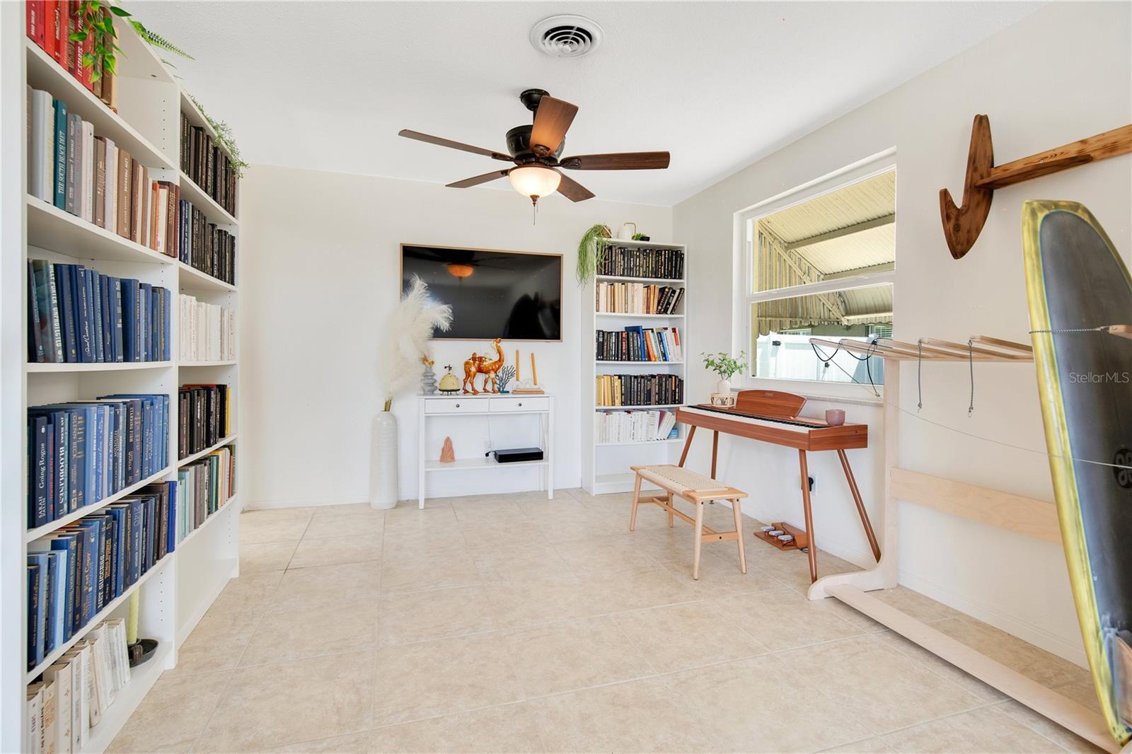 Image 17 of 45 For 2565 Peninsula Drive