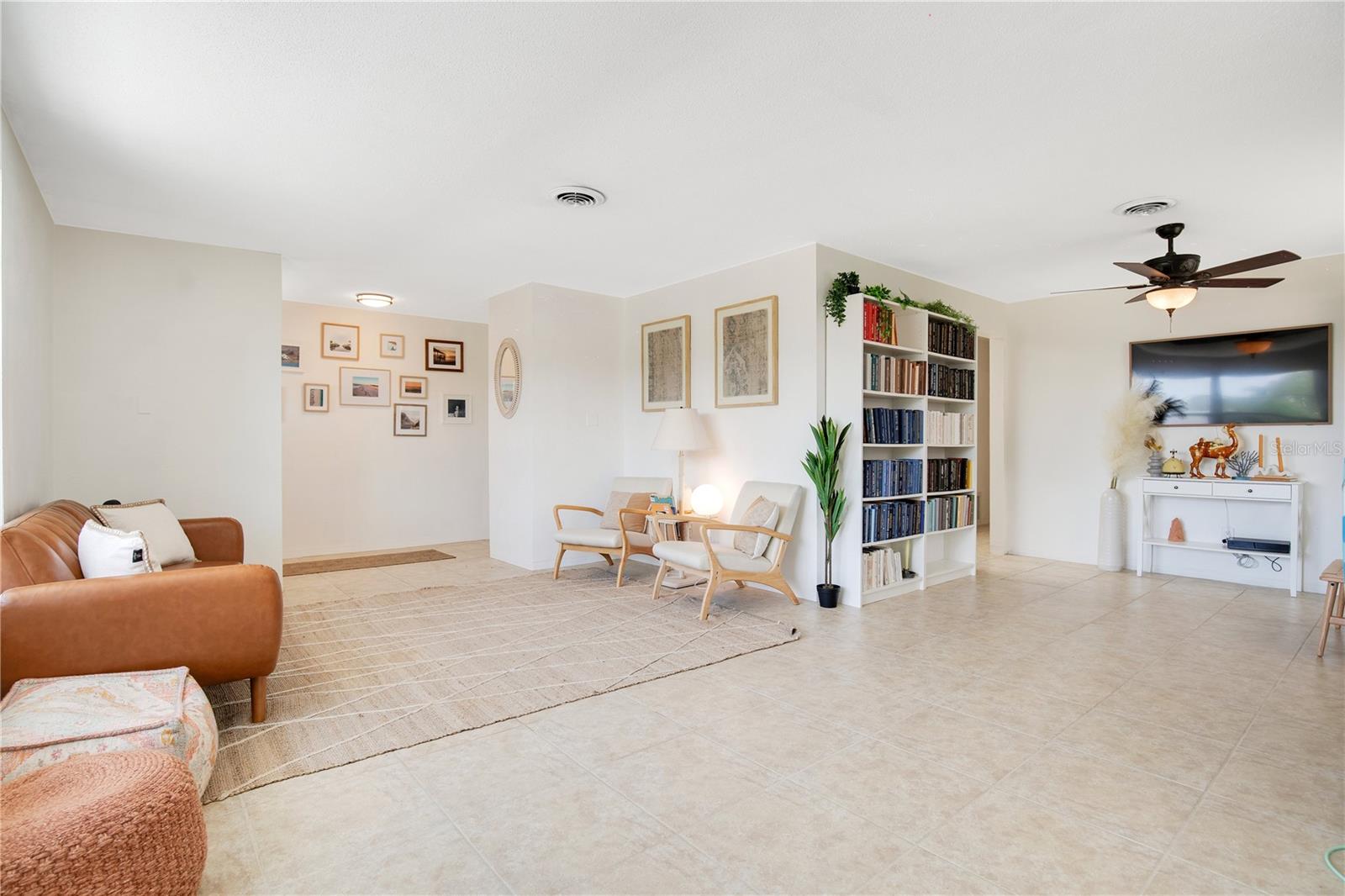 Image 18 of 45 For 2565 Peninsula Drive