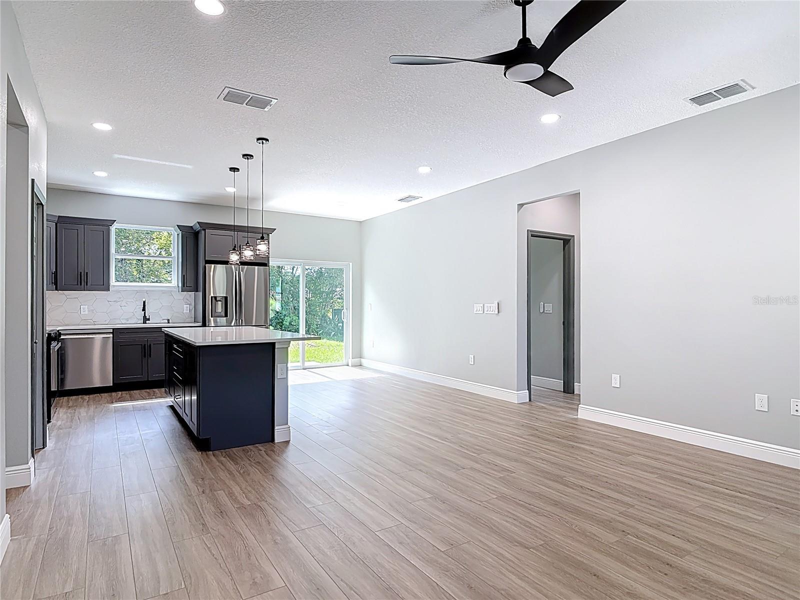 Image 10 of 46 For 2049 West Parkway
