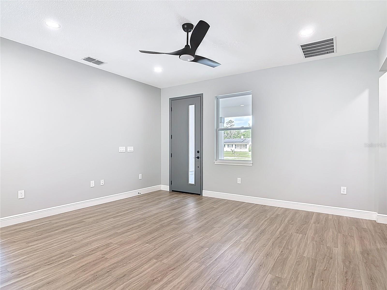 Image 11 of 46 For 2049 West Parkway