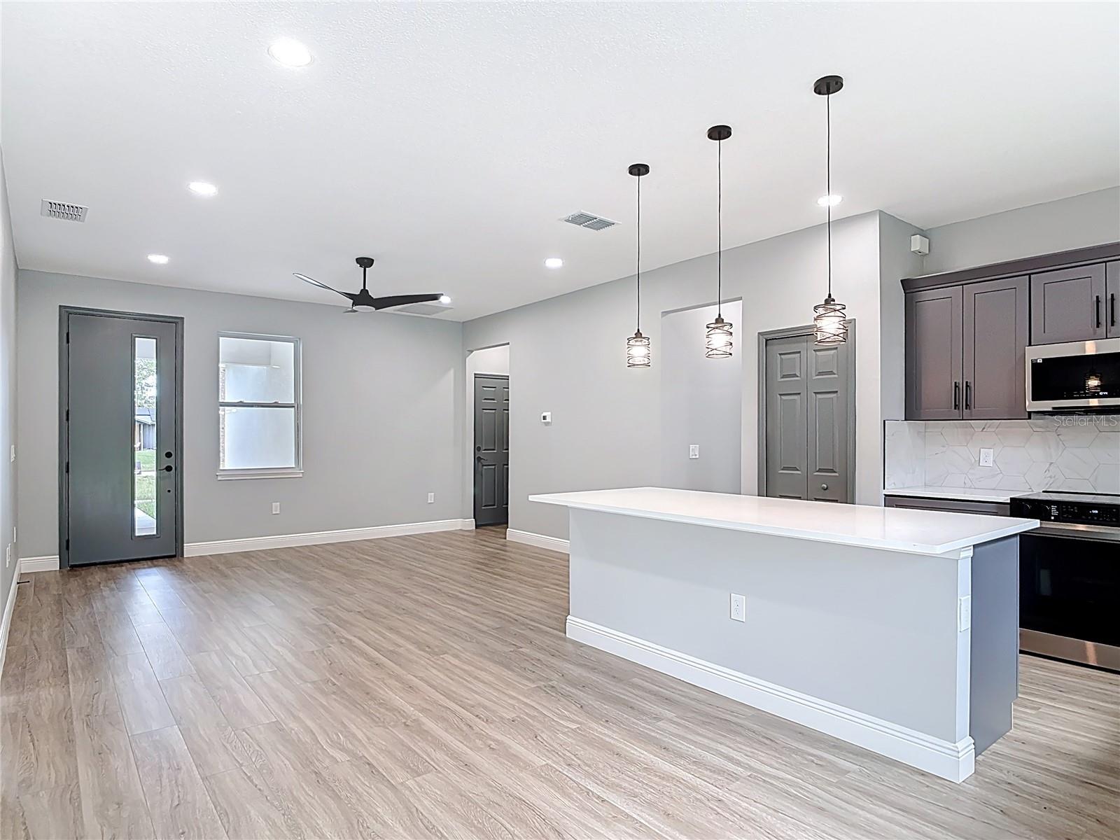 Image 16 of 46 For 2049 West Parkway
