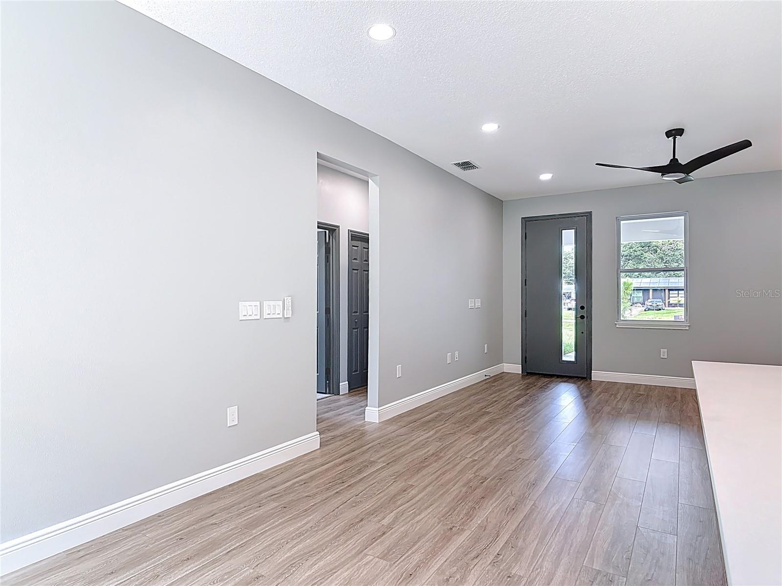 Image 18 of 46 For 2049 West Parkway