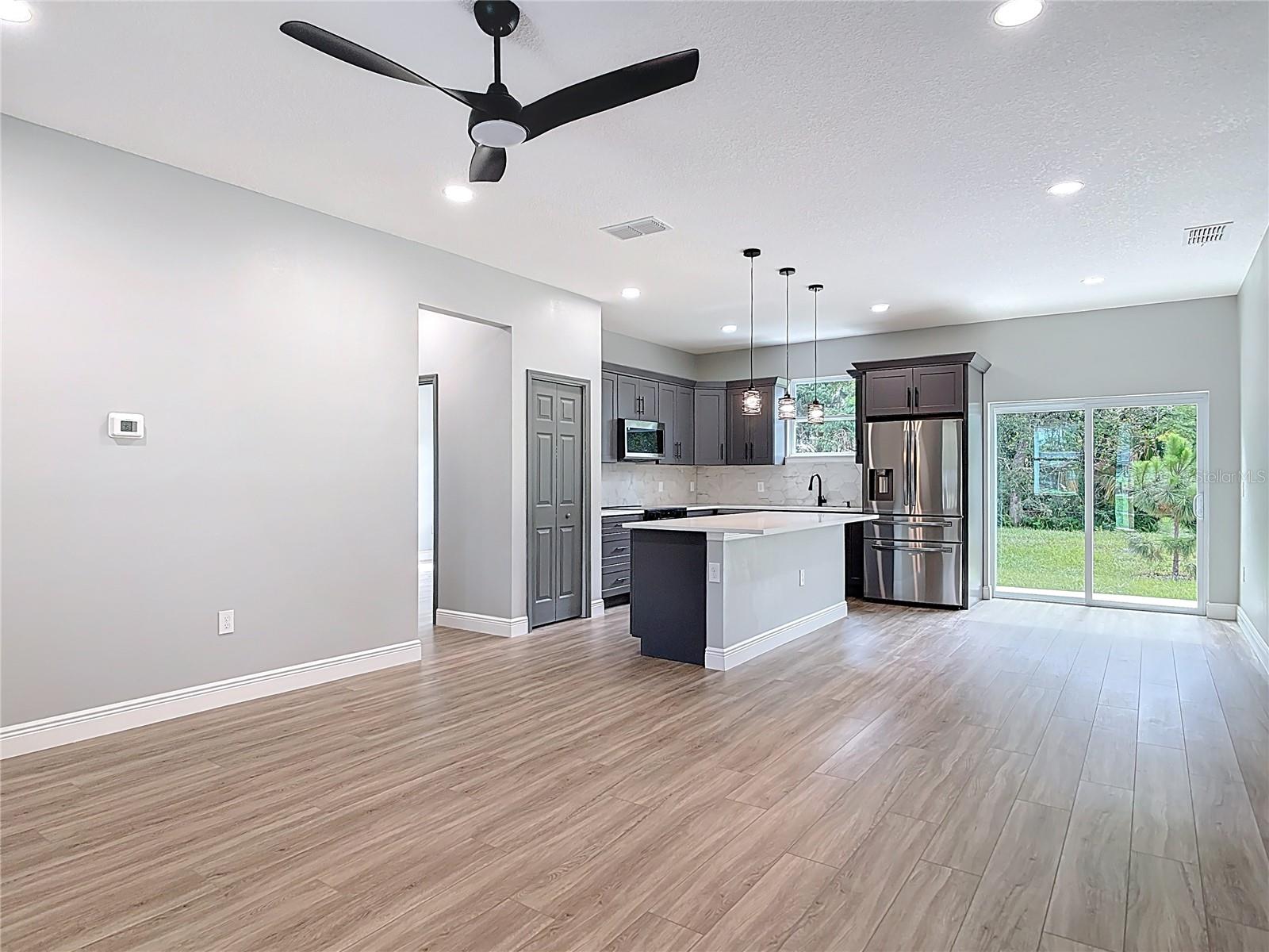 Image 9 of 46 For 2049 West Parkway