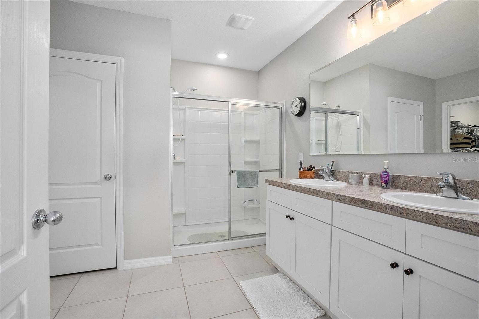 Image 13 of 28 For 811 Grand Park Court