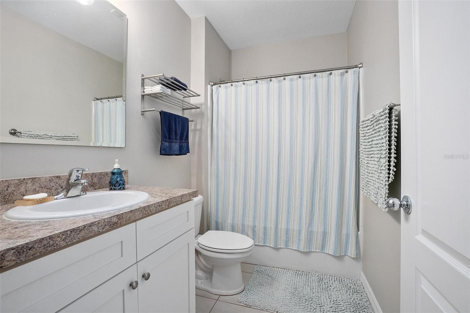 Image 17 of 28 For 811 Grand Park Court