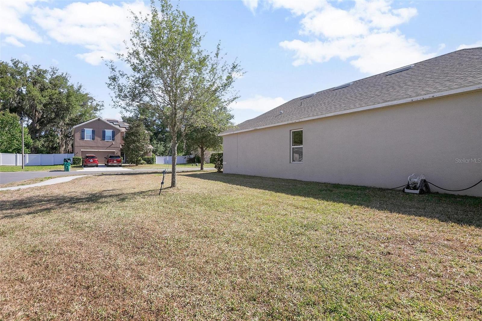 Image 24 of 28 For 811 Grand Park Court