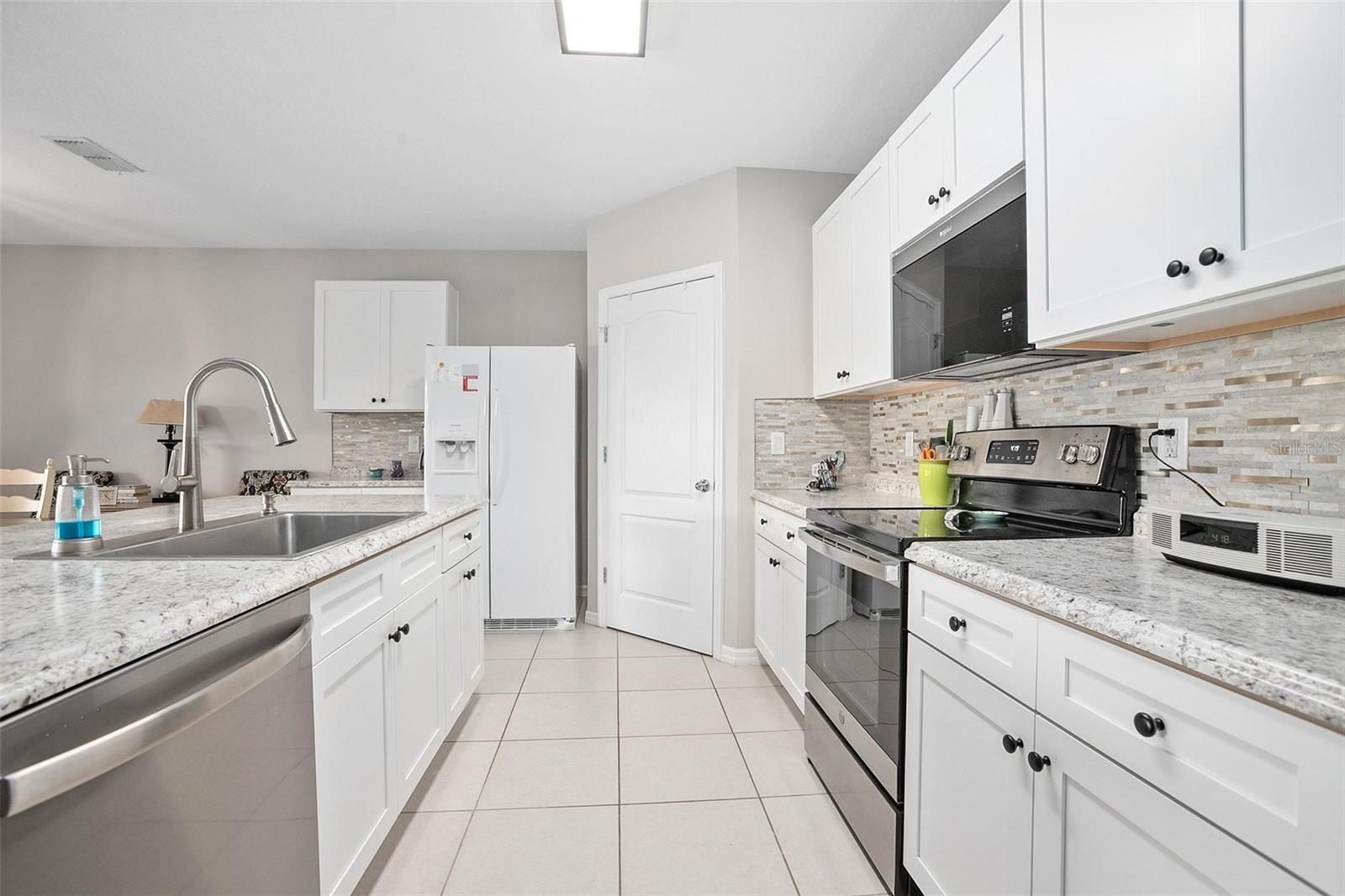 Image 6 of 28 For 811 Grand Park Court