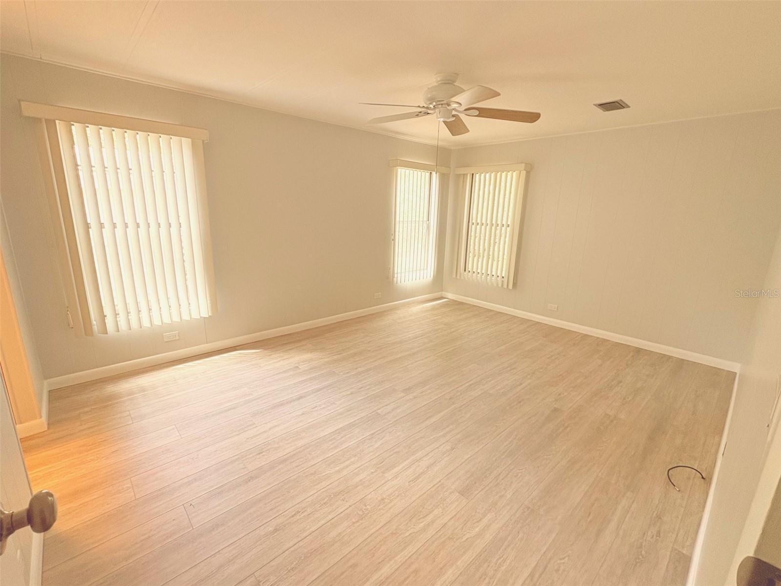 Image 10 of 31 For 596 Club Boulevard