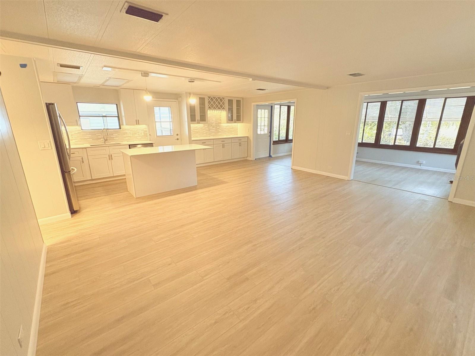 Image 4 of 31 For 596 Club Boulevard