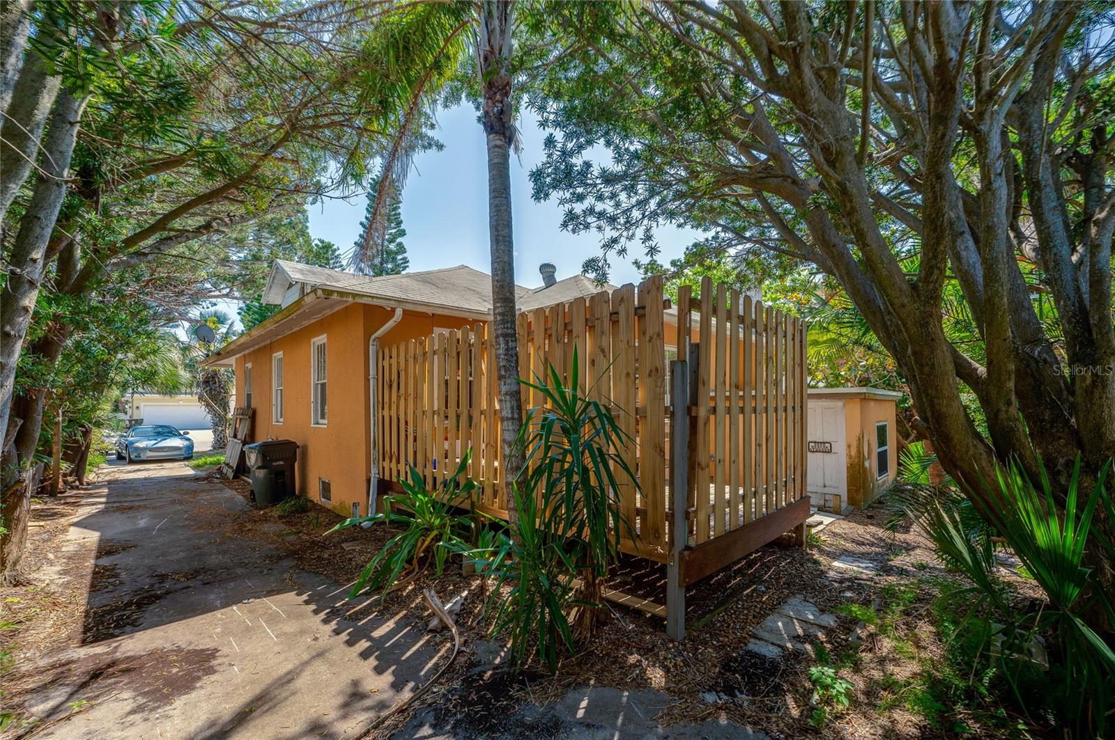 Image 22 of 36 For 605 Goodall Avenue