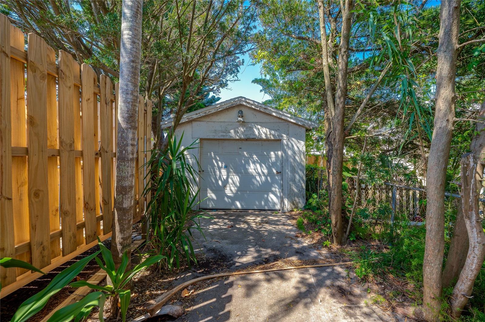 Image 23 of 36 For 605 Goodall Avenue