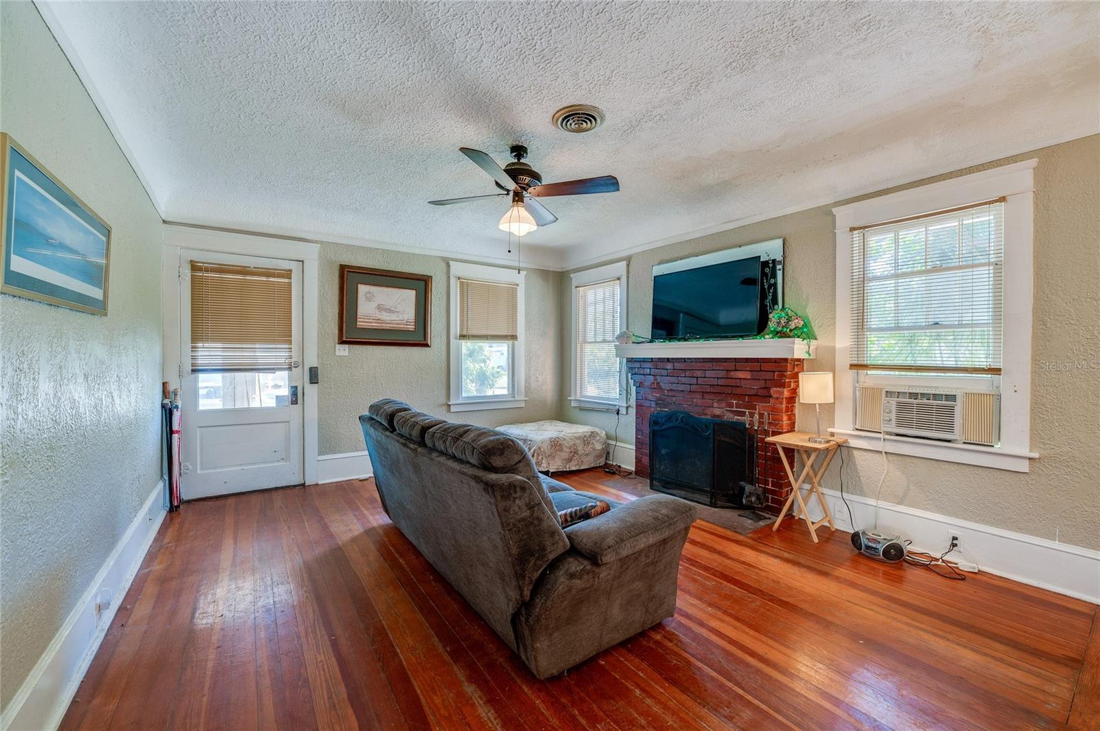 Image 6 of 36 For 605 Goodall Avenue