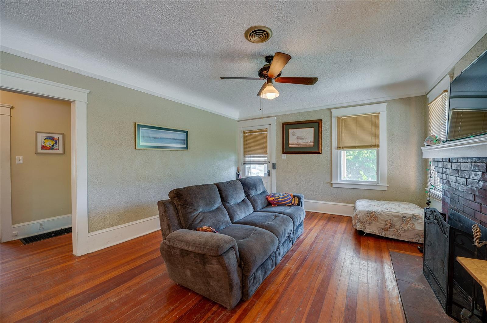 Image 7 of 36 For 605 Goodall Avenue