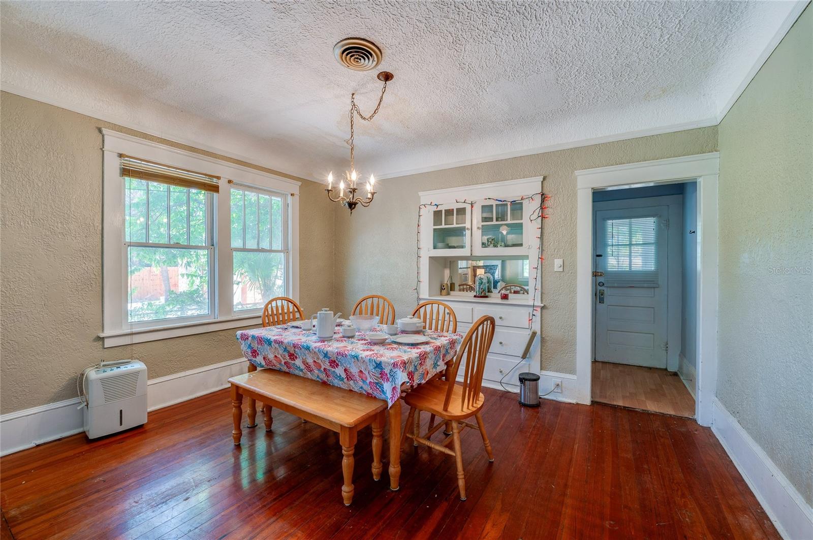 Image 9 of 36 For 605 Goodall Avenue