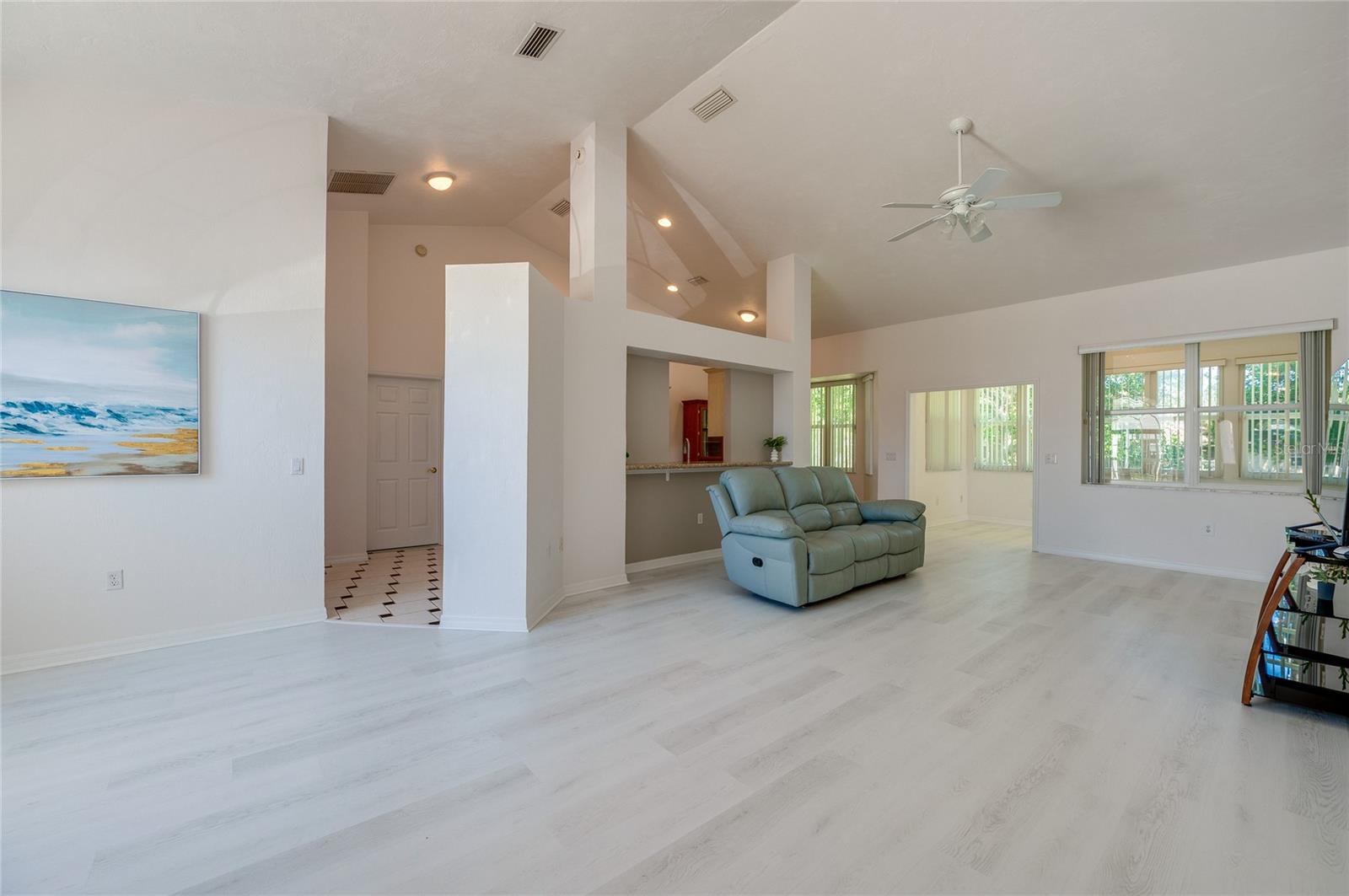 Image 10 of 41 For 823 Wooddusk Drive
