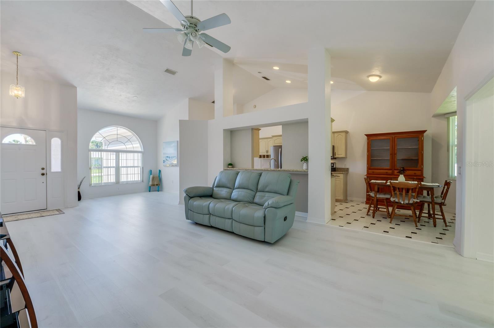 Image 11 of 41 For 823 Wooddusk Drive