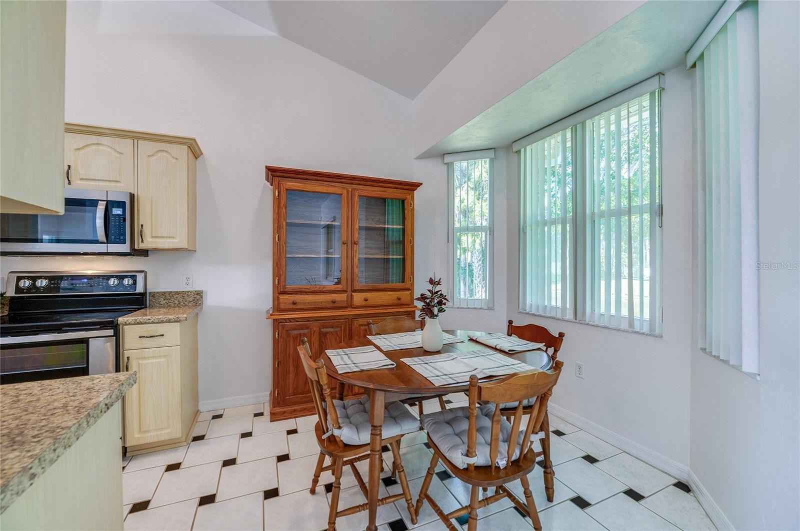Image 12 of 41 For 823 Wooddusk Drive