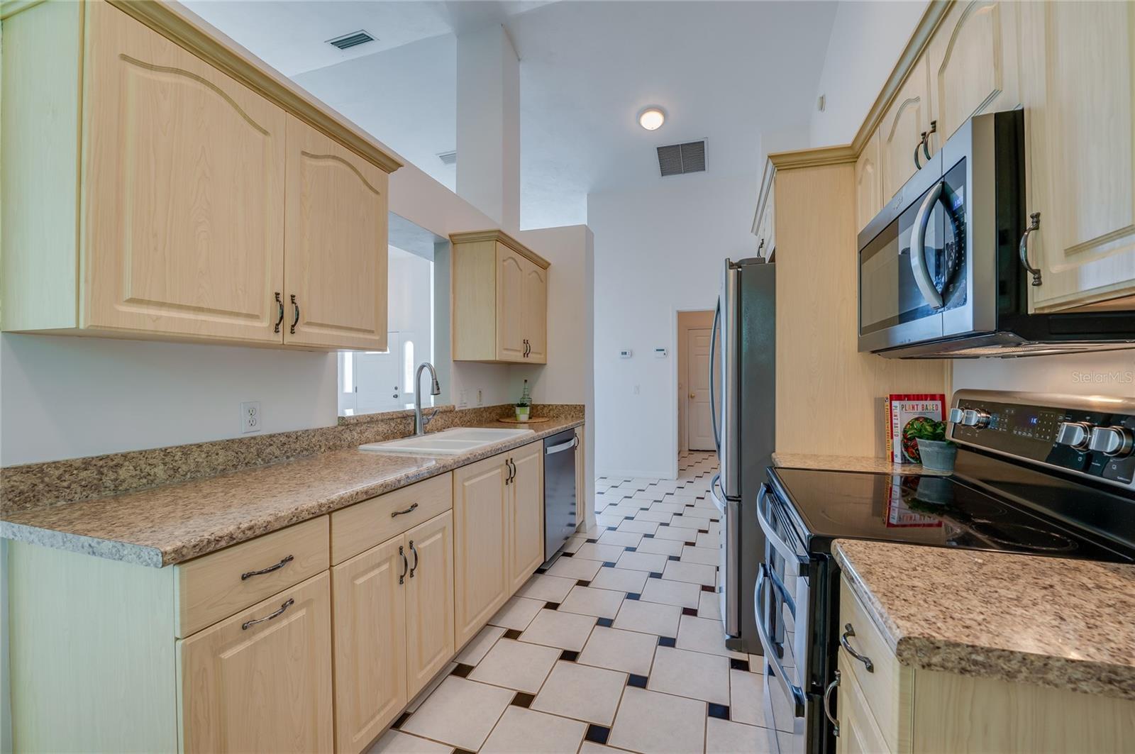 Image 14 of 41 For 823 Wooddusk Drive