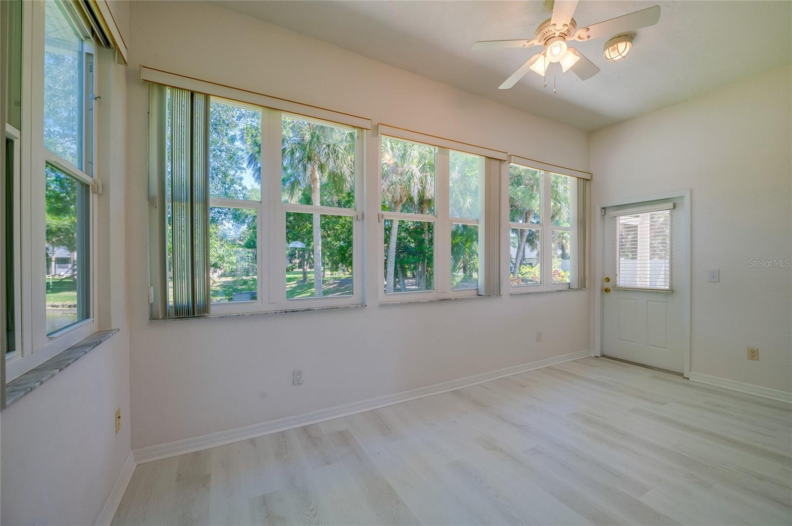 Image 16 of 41 For 823 Wooddusk Drive