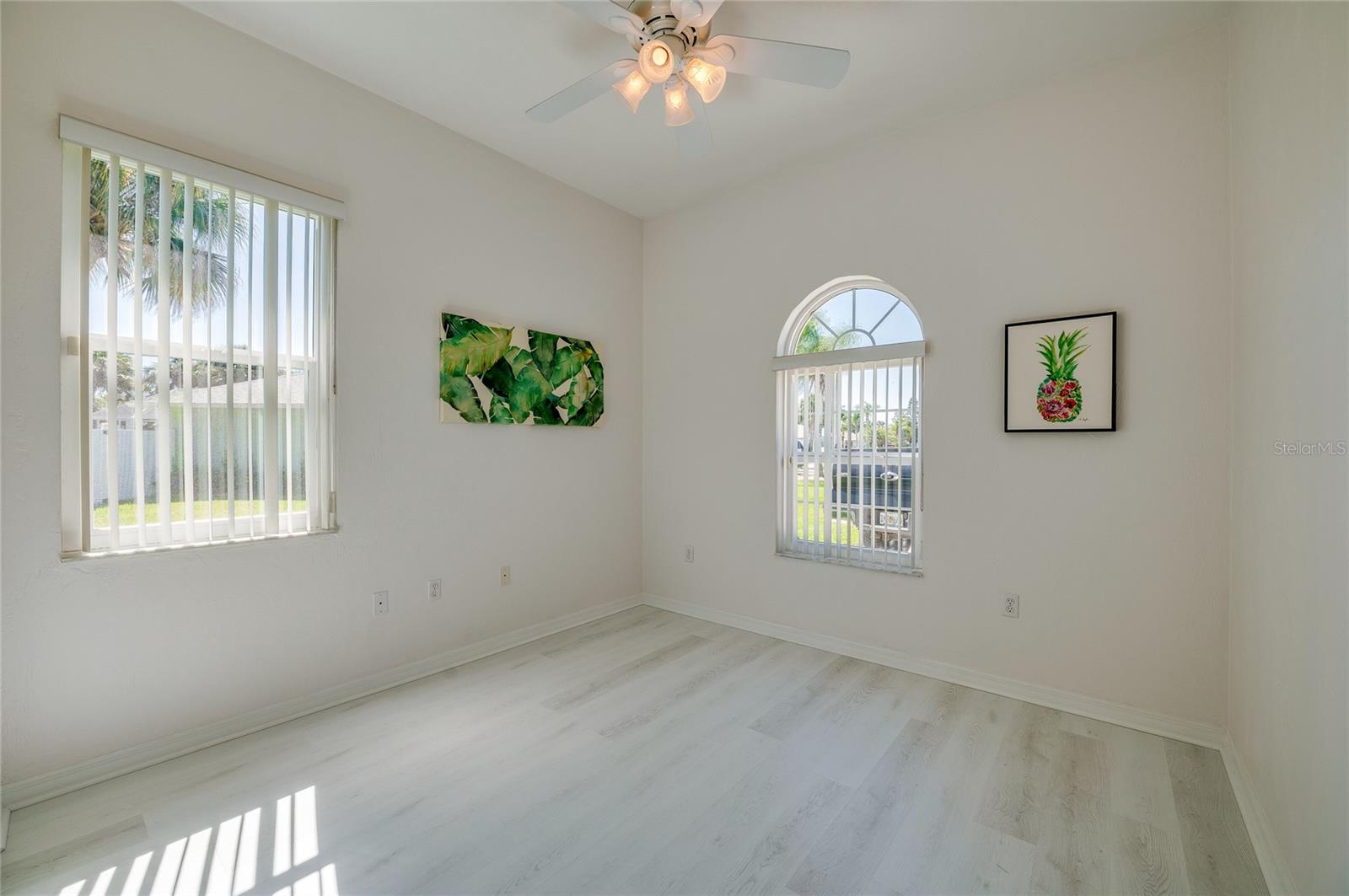 Image 22 of 41 For 823 Wooddusk Drive