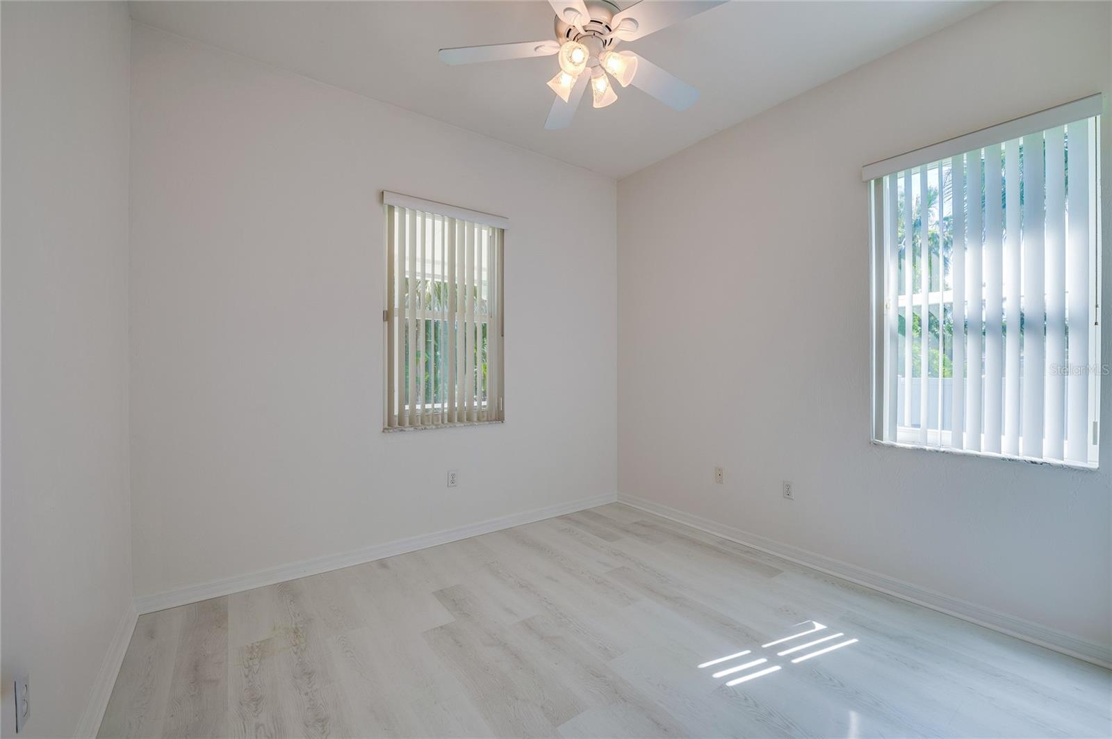Image 25 of 41 For 823 Wooddusk Drive