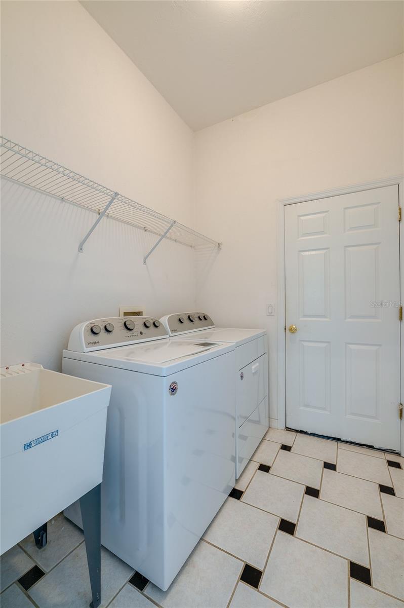 Image 29 of 41 For 823 Wooddusk Drive