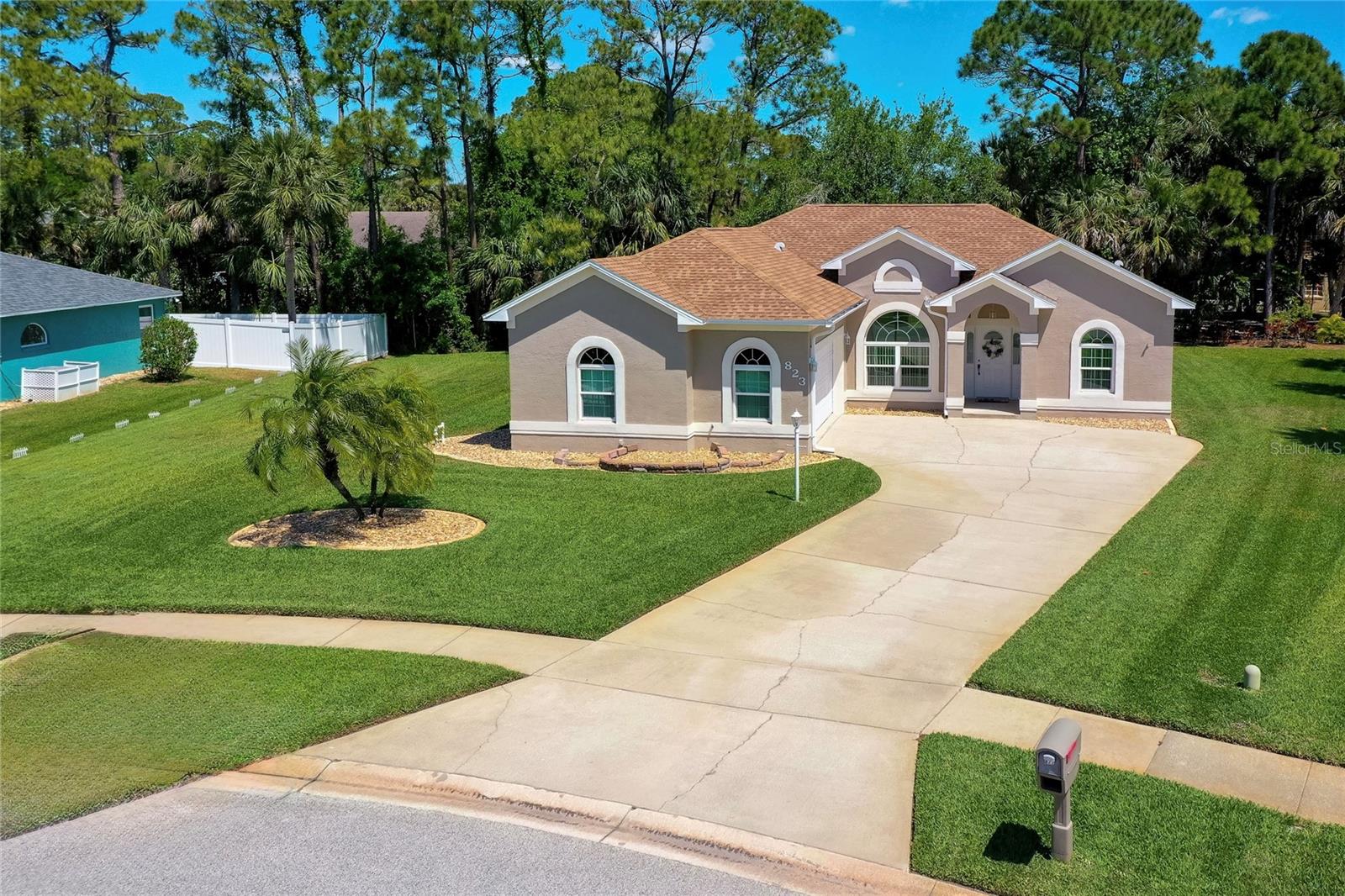 Image 3 of 41 For 823 Wooddusk Drive