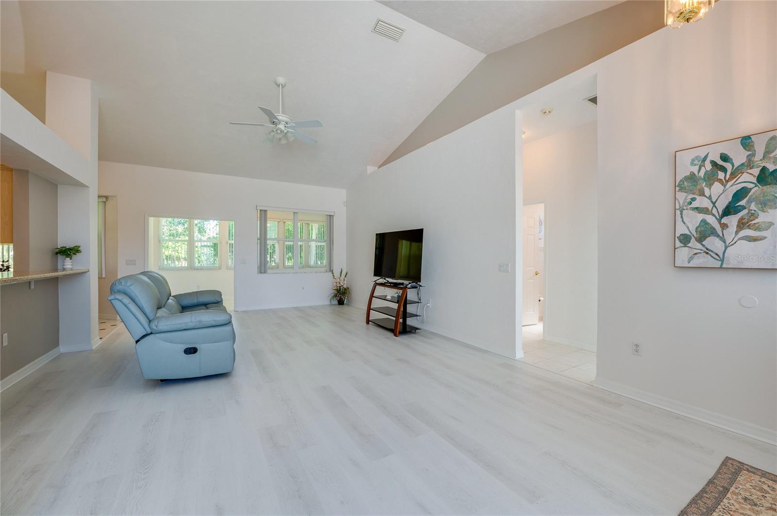 Image 9 of 41 For 823 Wooddusk Drive
