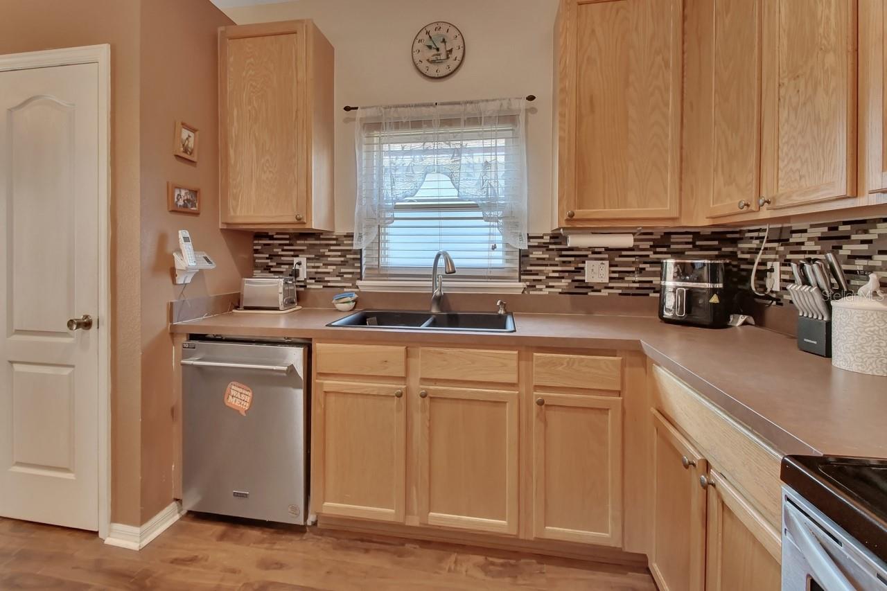 Image 10 of 42 For 261 Clydesdale Circle