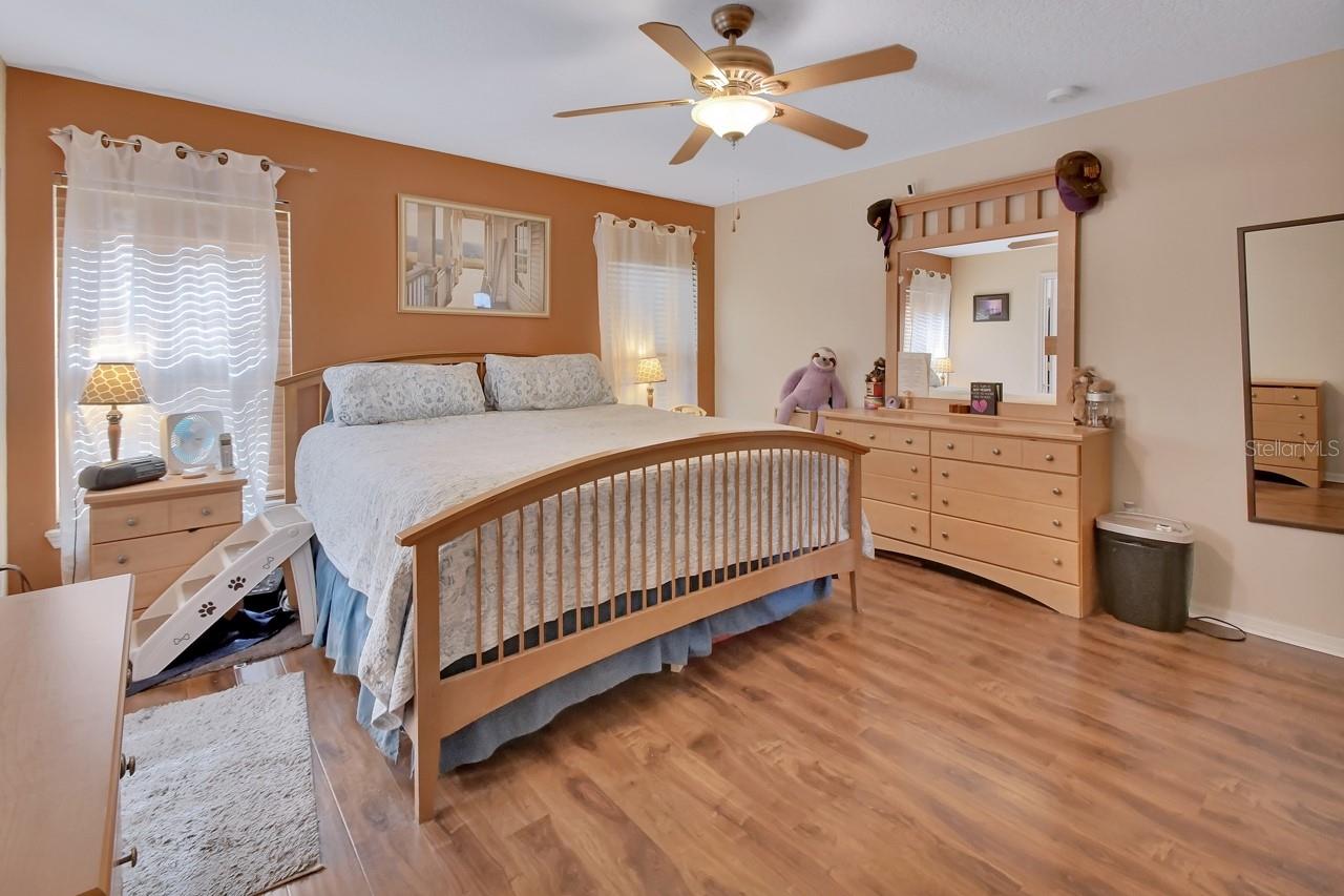 Image 17 of 42 For 261 Clydesdale Circle