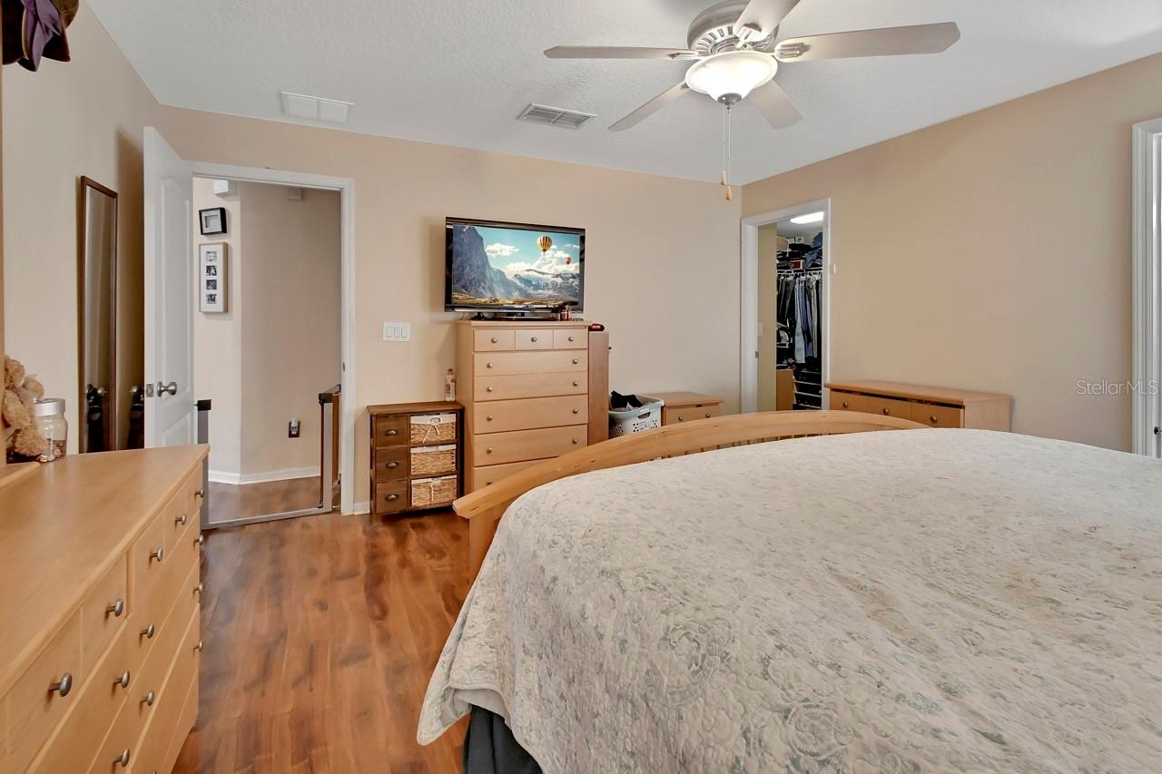 Image 18 of 42 For 261 Clydesdale Circle