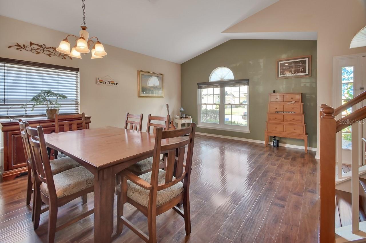 Image 4 of 42 For 261 Clydesdale Circle