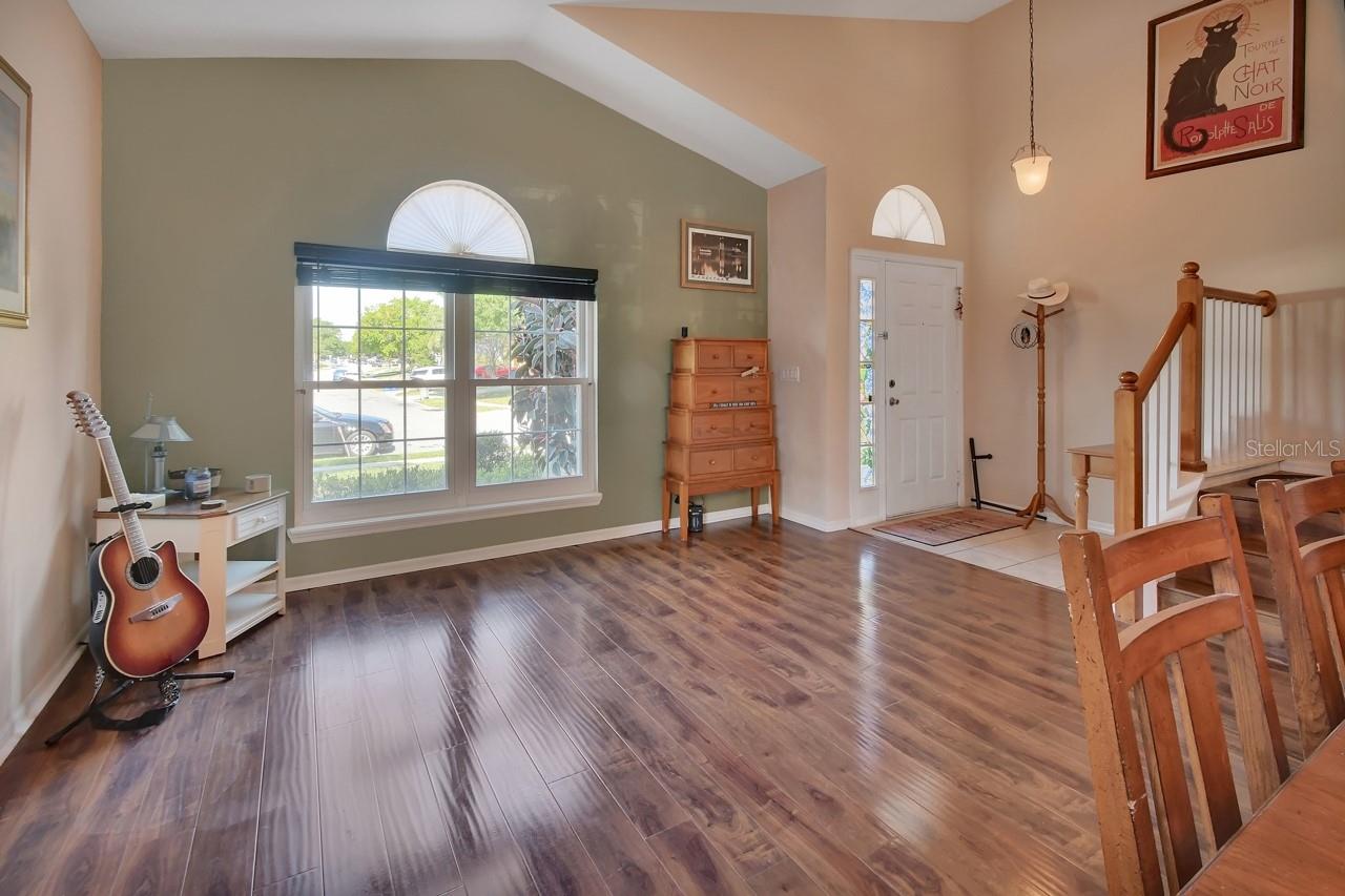 Image 6 of 42 For 261 Clydesdale Circle