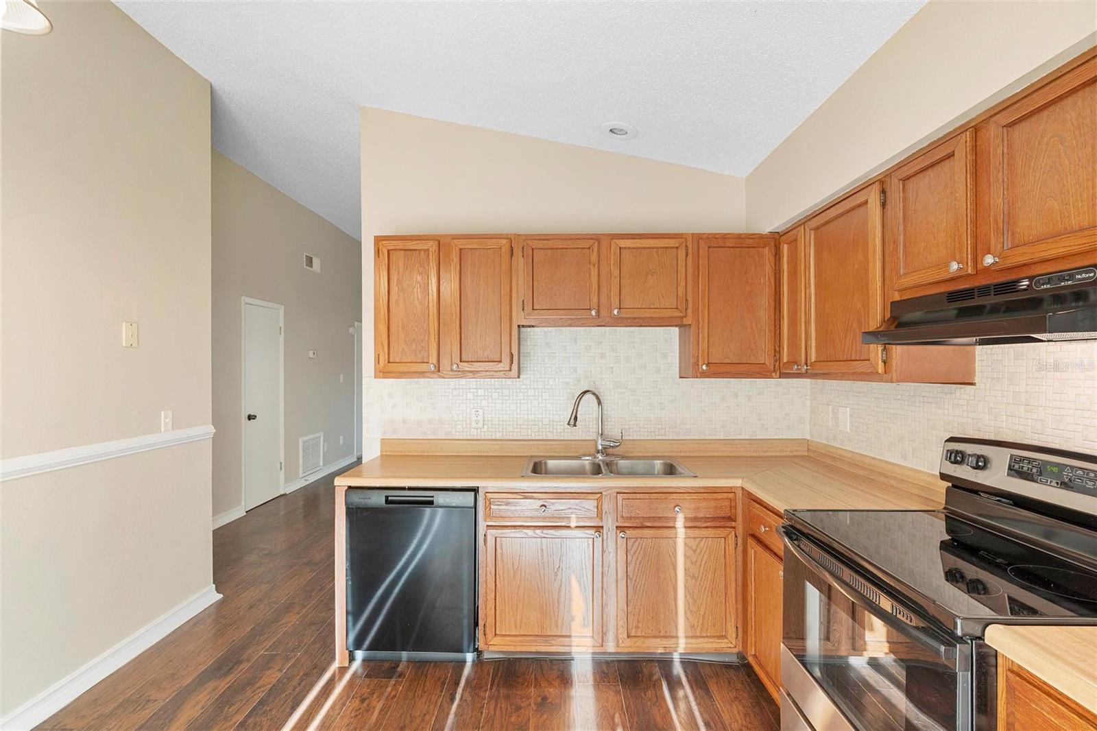 Image 13 of 44 For 1222 Madelena Avenue