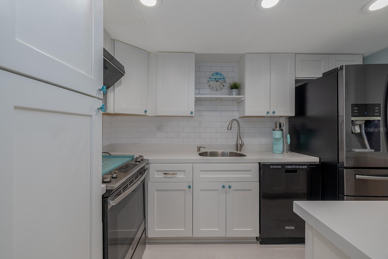 Image 11 of 26 For 2800 Atlantic Avenue 1715