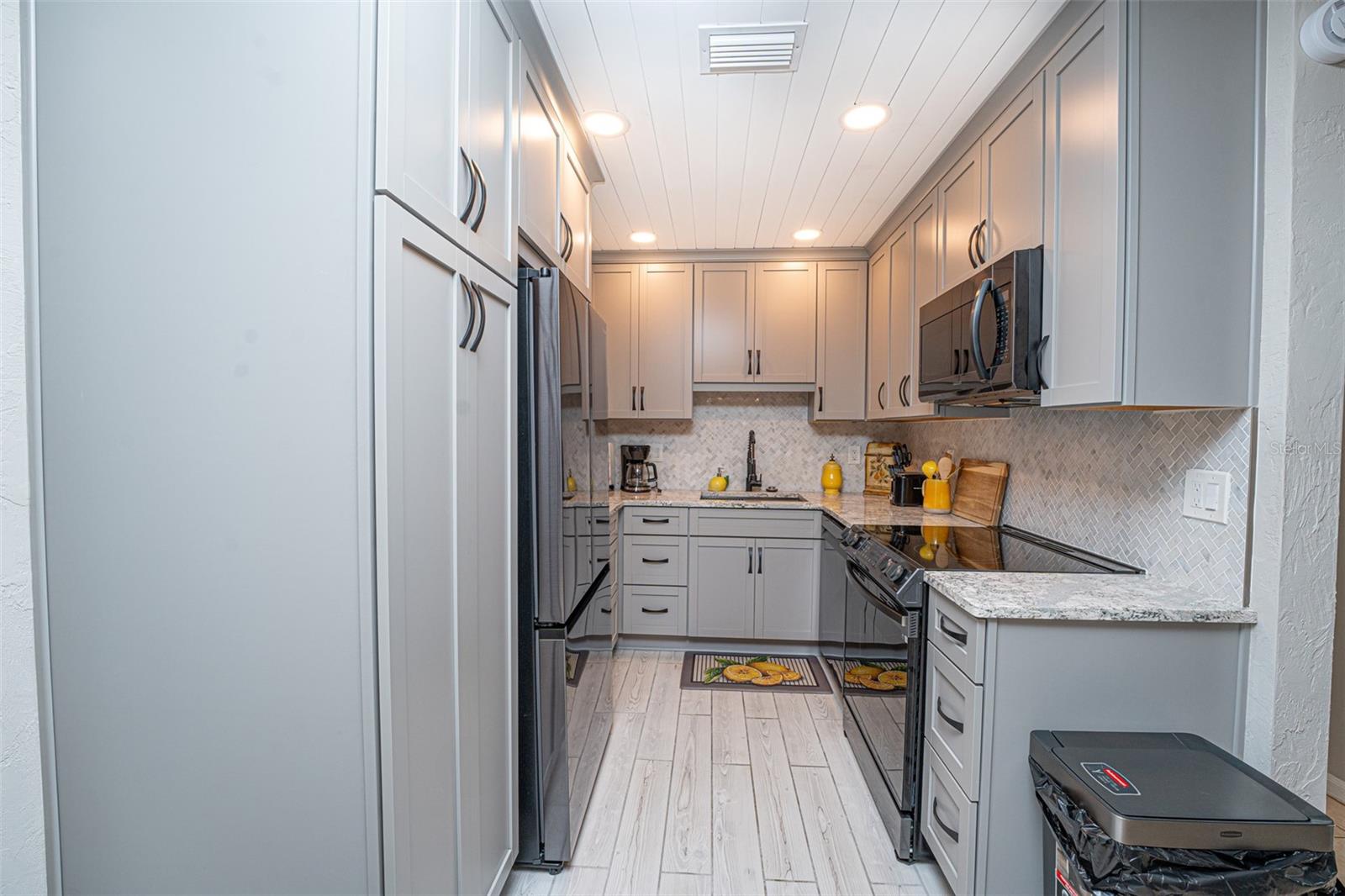 Image 4 of 34 For 3800 Saxon Drive 150