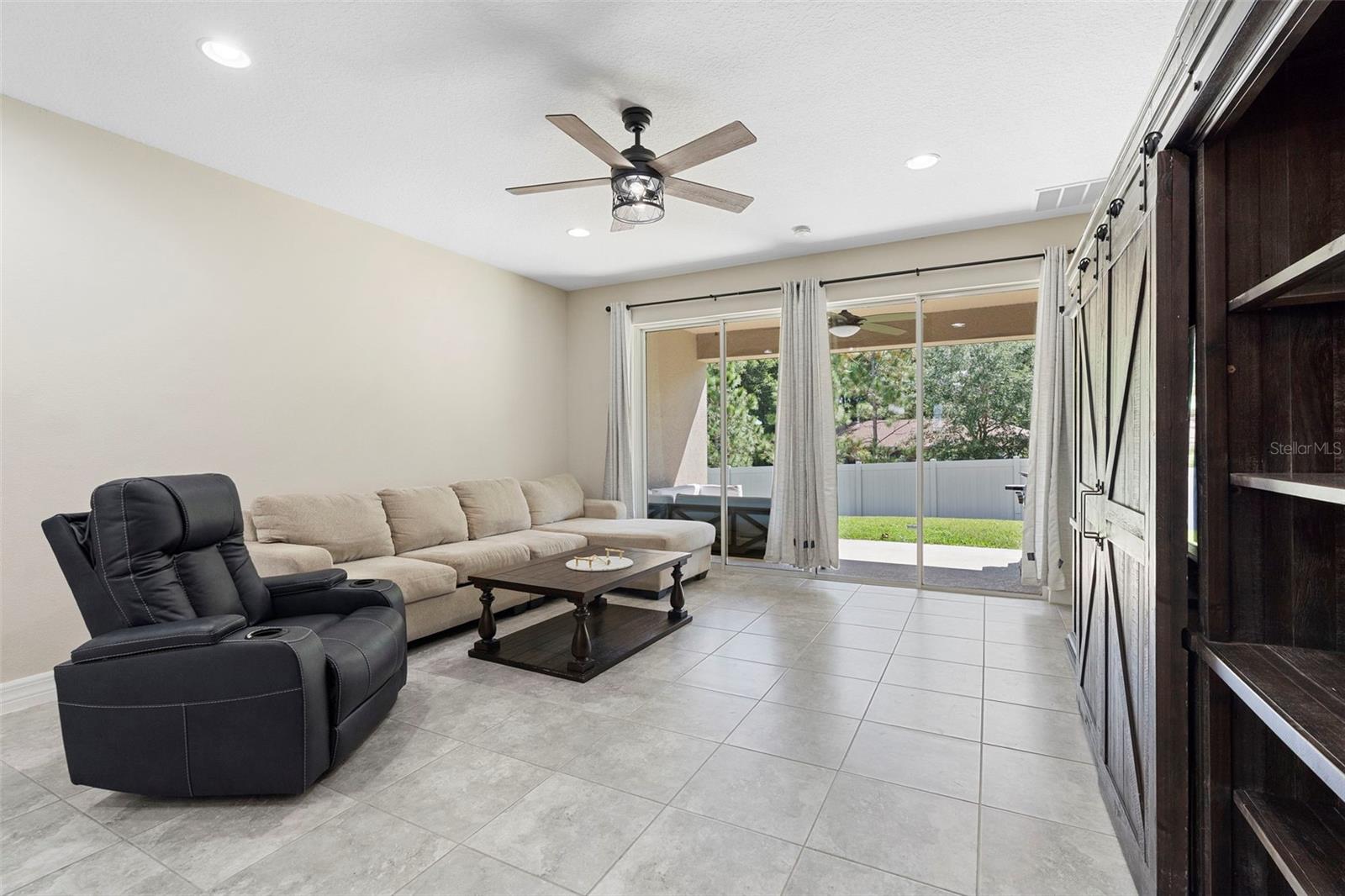 Image 17 of 46 For 2337 Oxmoor Drive